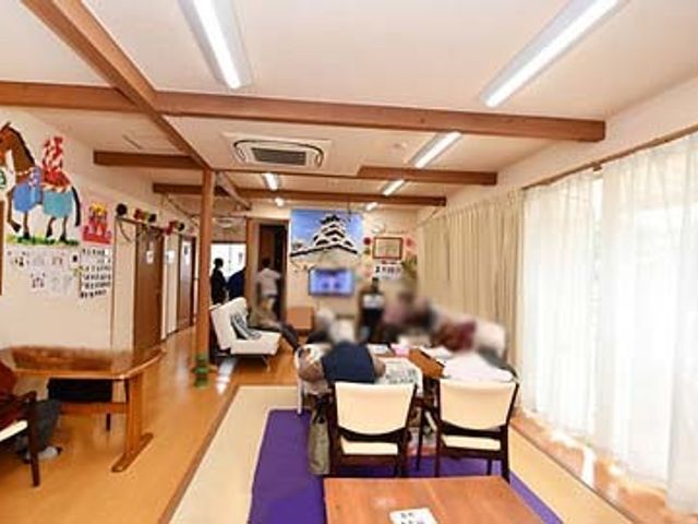 広々としたリビング リビング 自然光が差し込む広いスペースで、リラックスしたひとときを過ごせそうです。