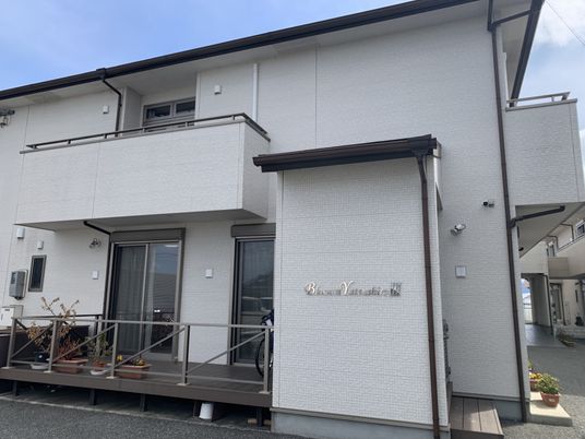 白壁の外観