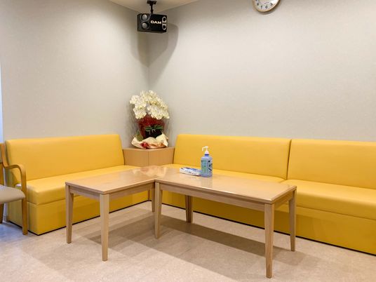 会話向けの明るい室内