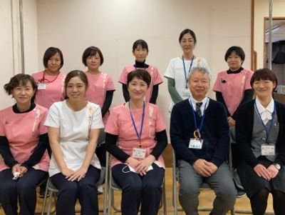 スタッフの集合写真