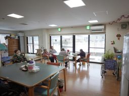 明るい食堂の様子
