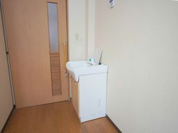 洗面台のある廊下