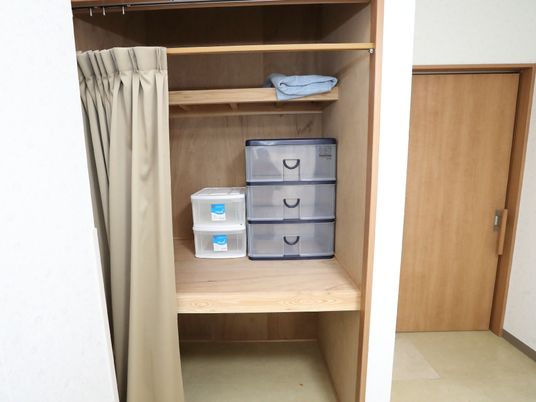 綺麗な居室のクローゼット