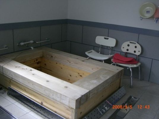 木製の温もり浴室