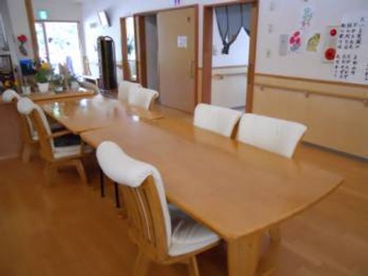 共用スペースの明るい空間