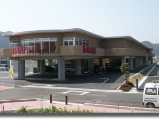 ゆったりした外観の建物