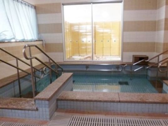 手すり付き浴室施設