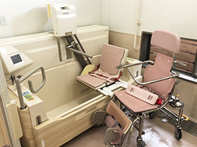 快適なバリアフリー浴室 浴室 安全に配慮した設備が整った浴室で、利用者様に心地よい入浴のお手伝いをしませんか。
