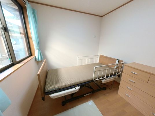 窓付きの明るい居室