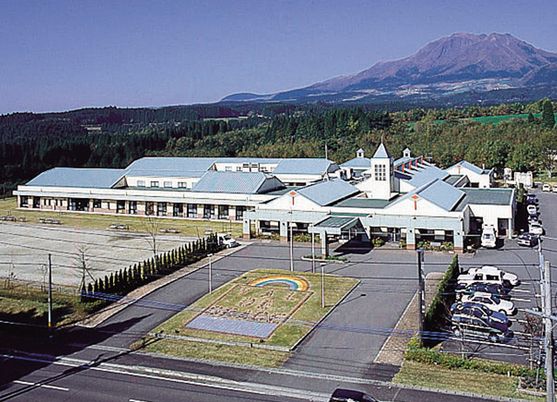 広々とした庭のある建物