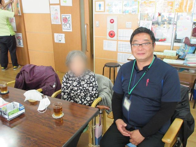 介護職場の様子 食堂 お茶を囲む和やかなひとときを過ごす場です。広々としたスペースで、リラックスできる環境が整っています。