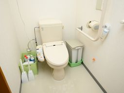バリアフリー対応のトイレ