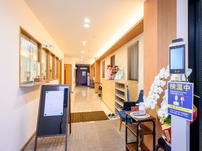 廊下の明るい風景