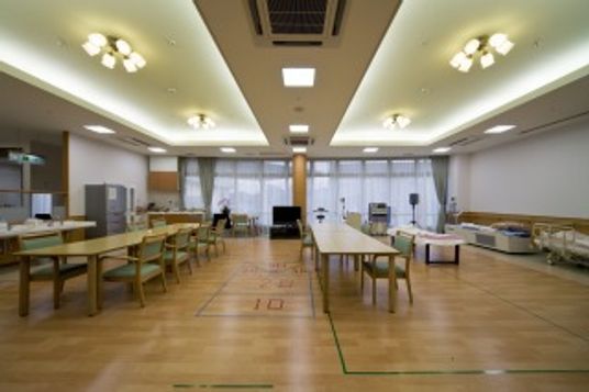 明るい空間のエントランス