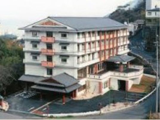 広々とした建物の外観