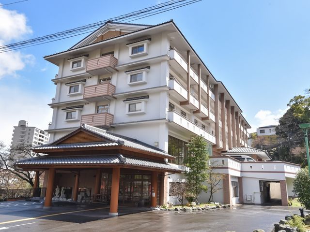 建物とエントランスの外観 外観 和風のエントランスが特徴的な建物です。来訪者を温かく迎える雰囲気が感じられます。