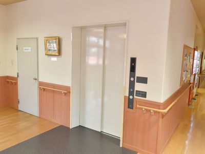 エレベーター前の廊下