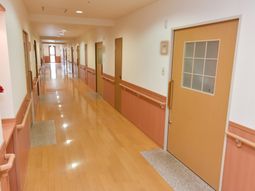 清潔感のある明るい廊下