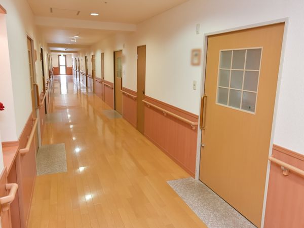 清潔感のある明るい廊下