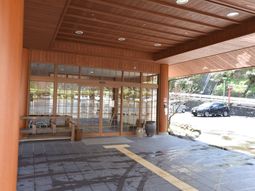 エントランスの天井と床