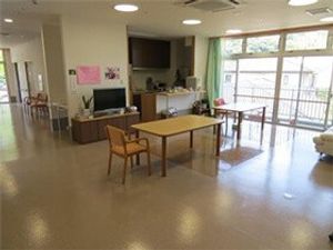 明るい食堂の共用空間  