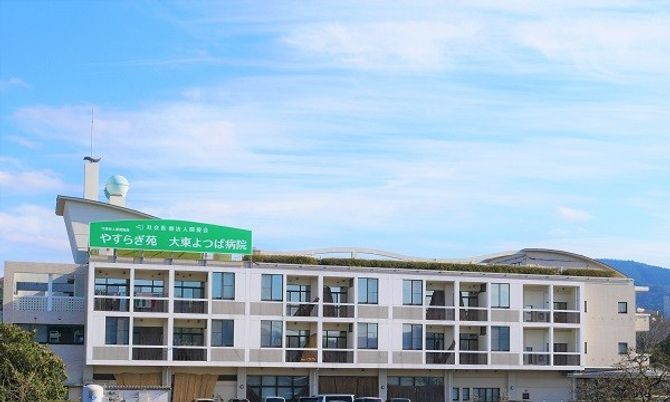 空が広がる建物外観