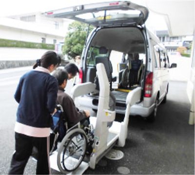 車椅子の乗降風景