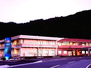 夕景の外観  