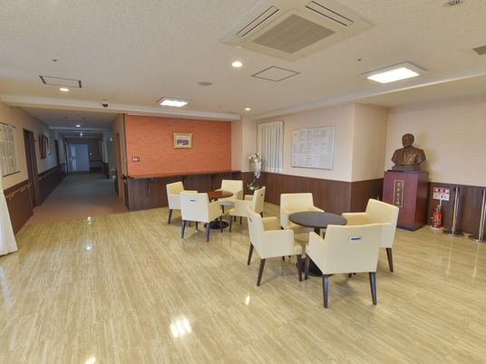 落ち着いた雰囲気のロビー