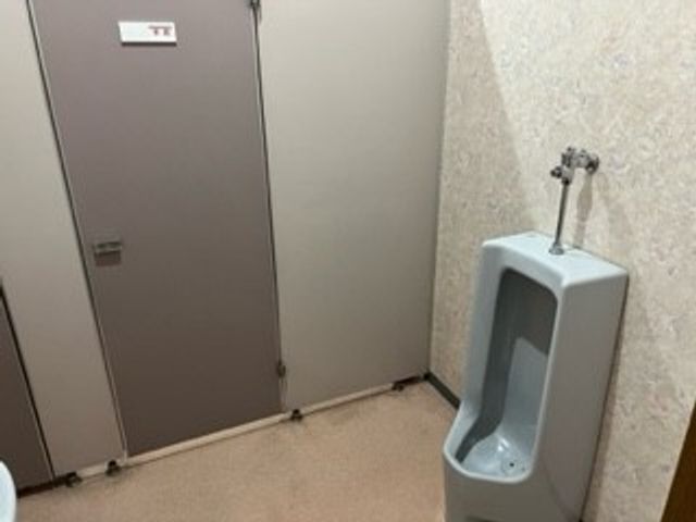 清潔なトイレ トイレ シンプルで清潔感のあるトイレです。快適にご利用いただけます。