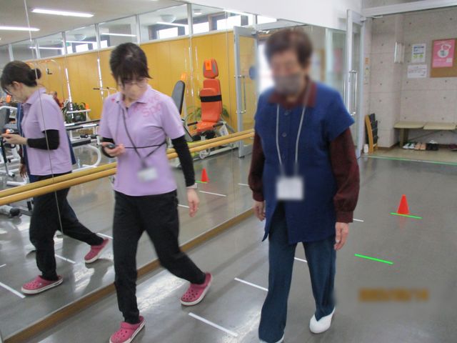 訓練室の一部 機能訓練室 明るい空間で、リハビリテーションに適した設備が整っています。利用者の方々が安心して訓練を受けられます。