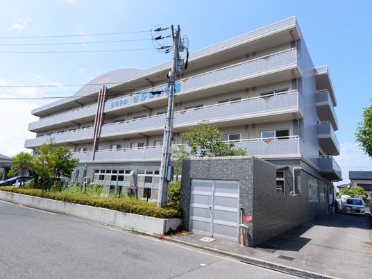 4階建ての外観