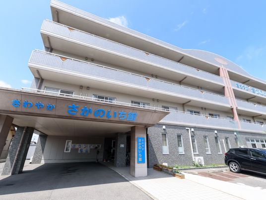 多階層建物のエントランス