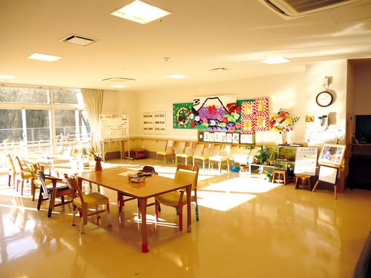 温かい光で満ちたリビング