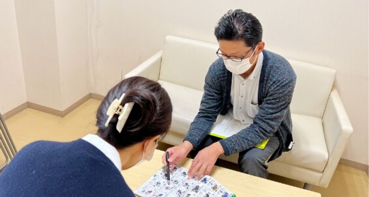 相談するスタッフの部屋