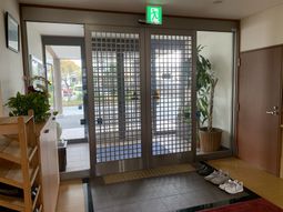 開放的なエントランス