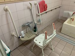 設備の整った浴室