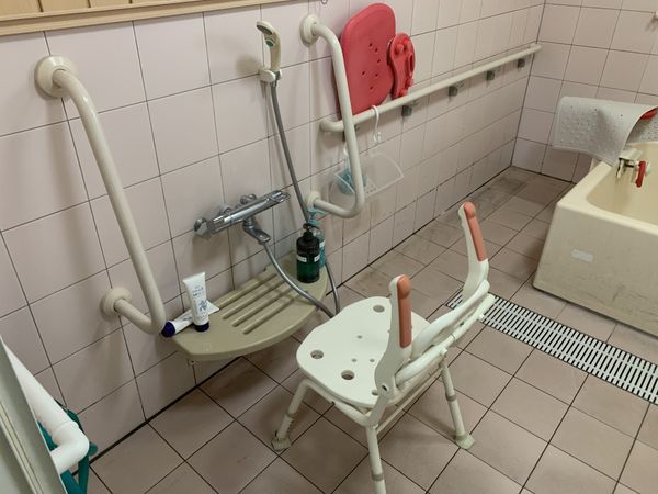 設備の整った浴室