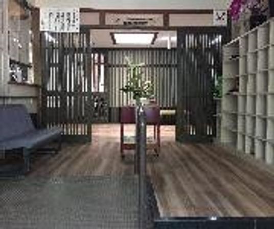 和風の室内ロビー