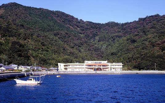 海沿いの建物