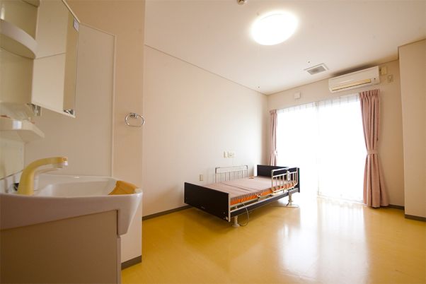 光が差し込む居室