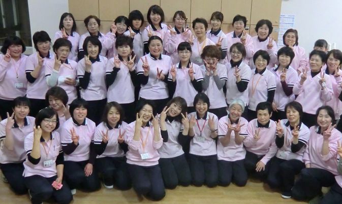 スタッフの集合写真