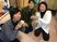 笑顔の職員3人と食材  