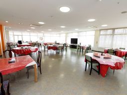 明るい広々食堂
