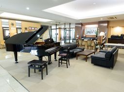 ピアノがある落ち着いた空間