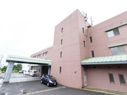 建物の外観とエントランス