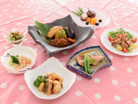 色とりどりの手作り料理