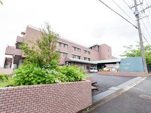 緑溢れる施設外観