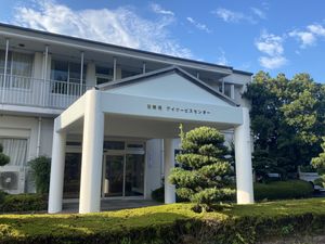 施設の正面玄関  