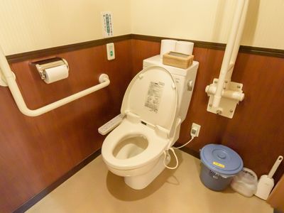 バリアフリー設計のトイレ